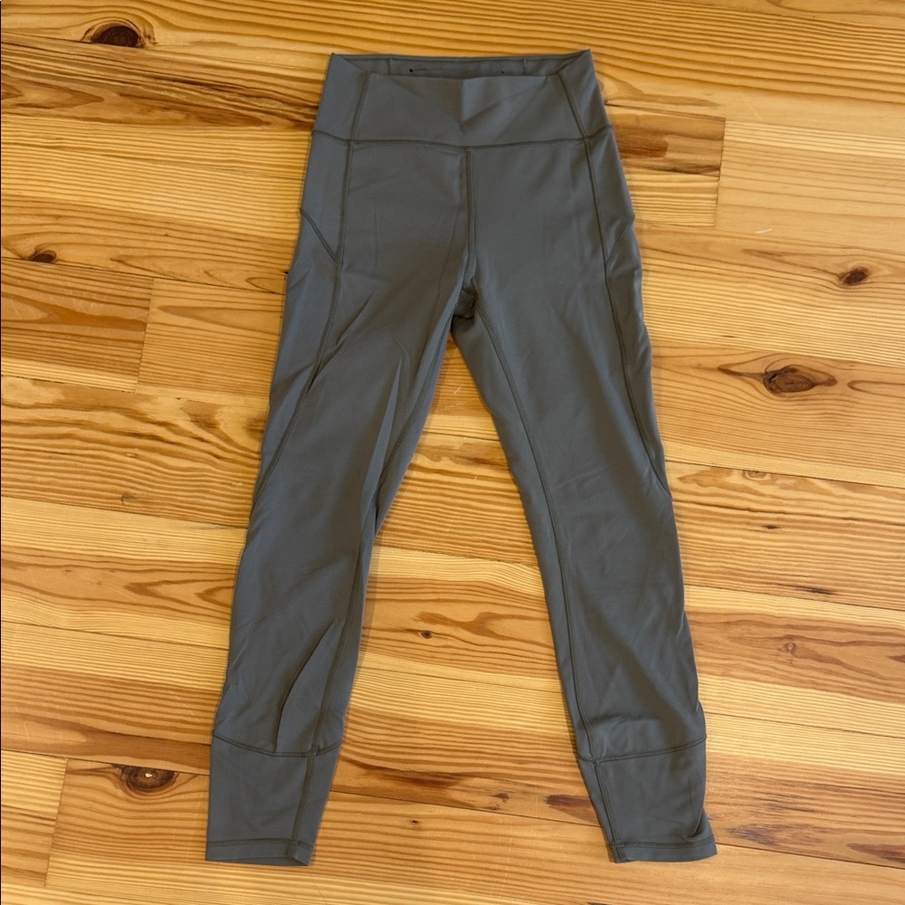 Lululemon High-Waisted green Leggings, size 6